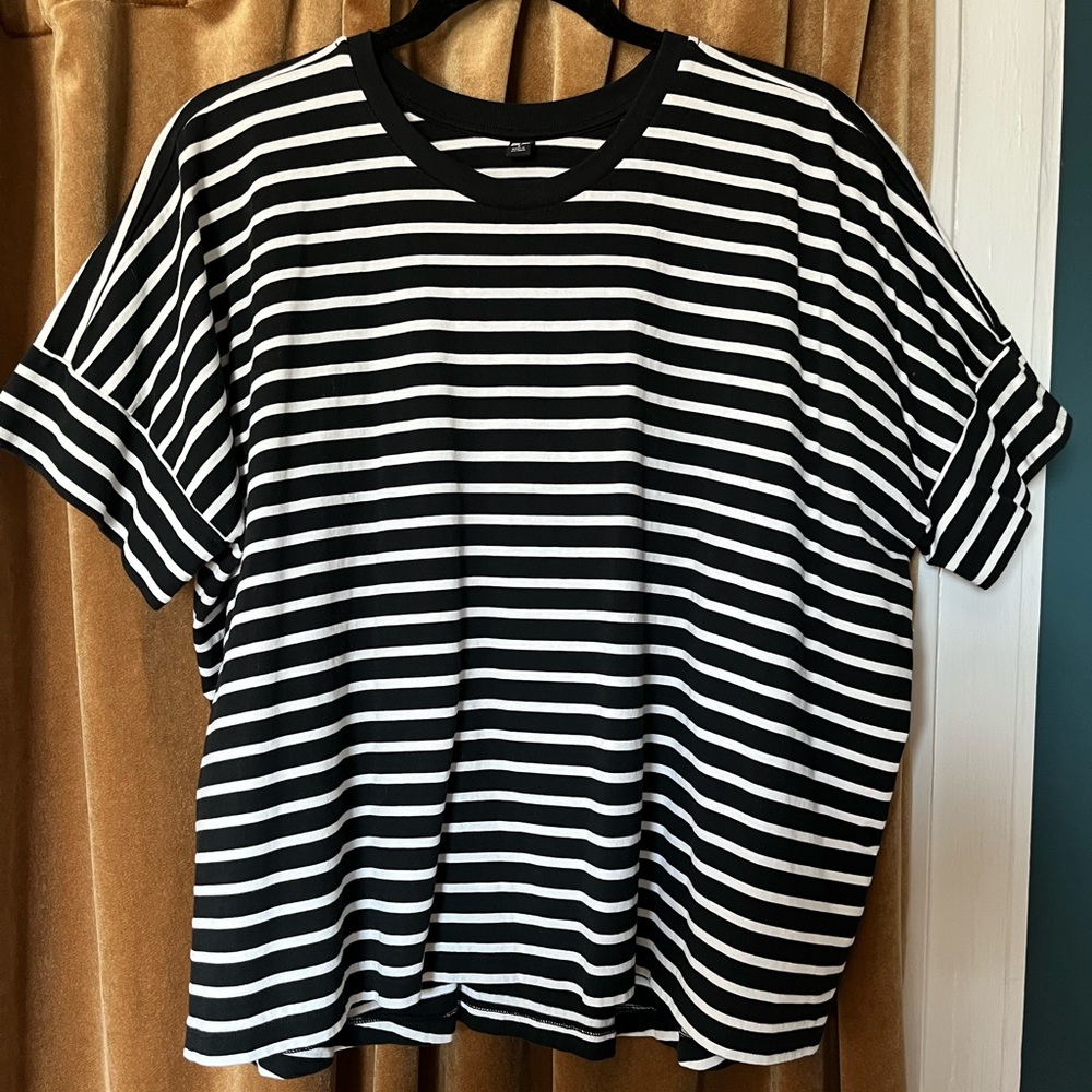 Uniqlo Black & White Stripe Boxy TShirt
